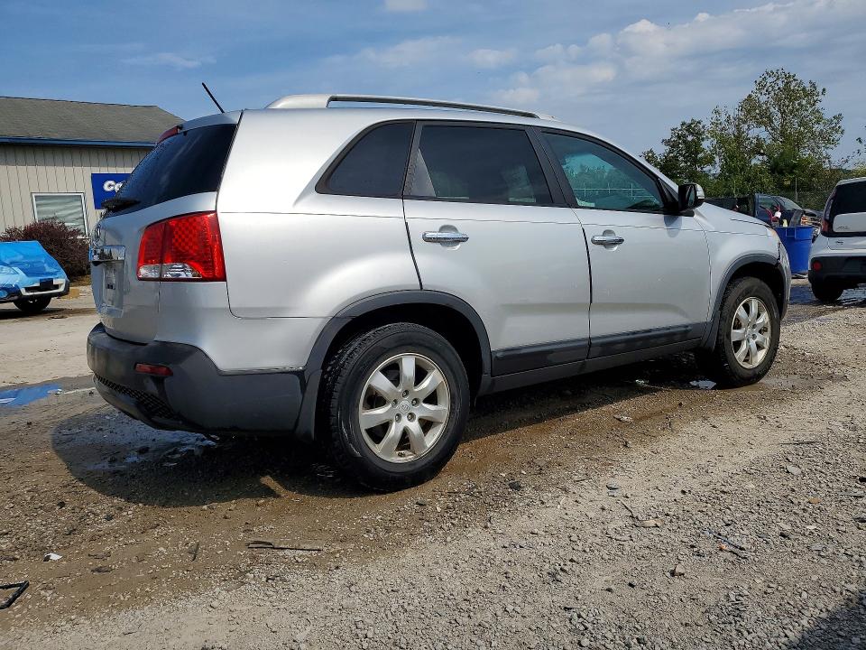Photo 3 from auction – 2011 KIA SORENTO with VIN 5XYKT3A16BG173950