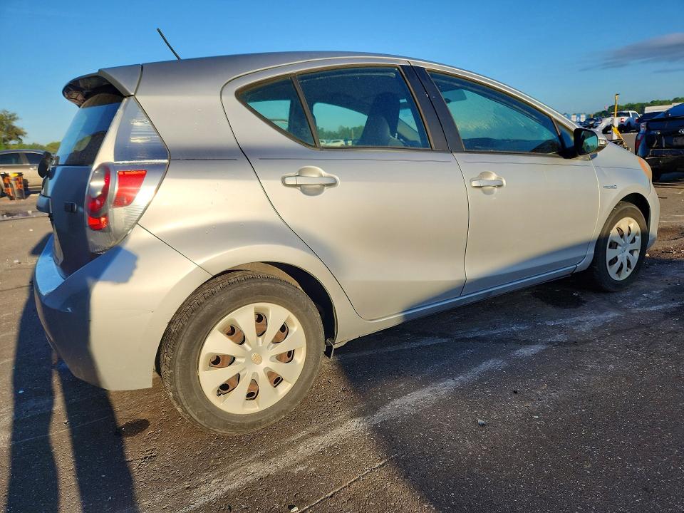 Photo 3 from auction – 2012 TOYOTA PRIUS C with VIN JTDKDTB33C1010784