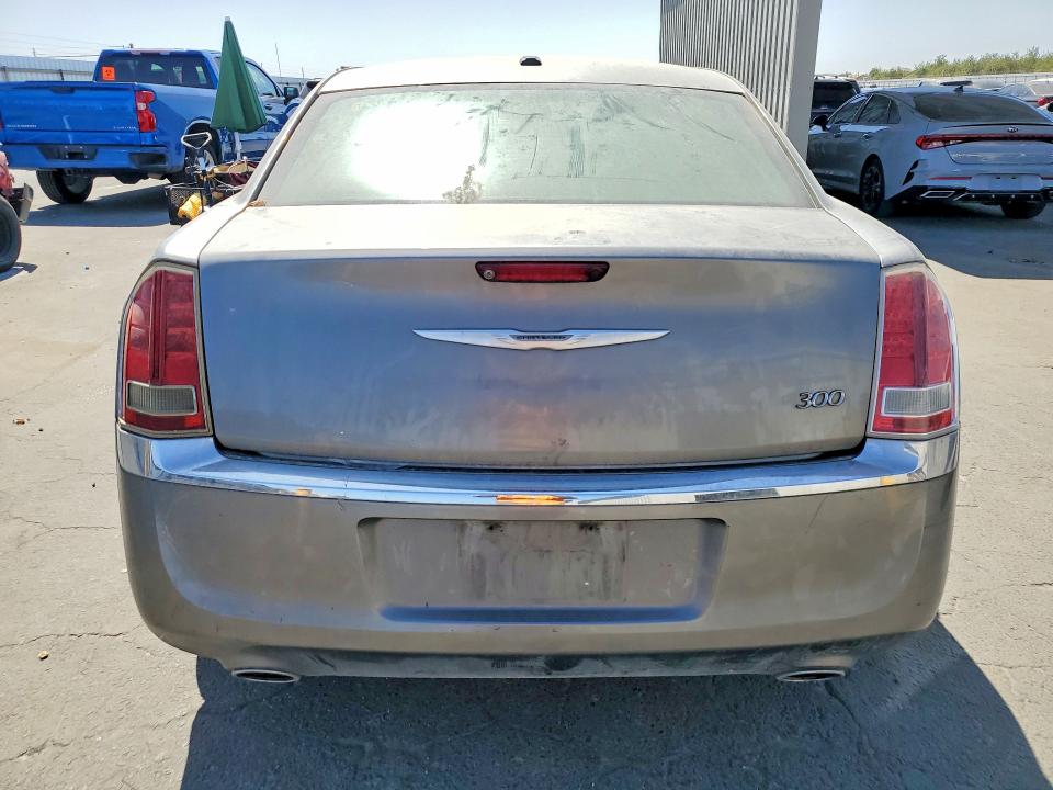 Photo 6 from auction – 2011 CHRYSLER 300 with VIN 2C3CA5CGXBH557937