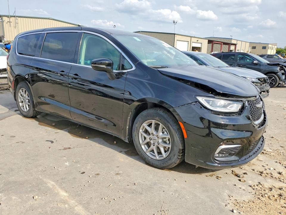 Photo 4 from auction – 2024 CHRYSLER PACIFICA with VIN 2C4RC1BGXRR128344