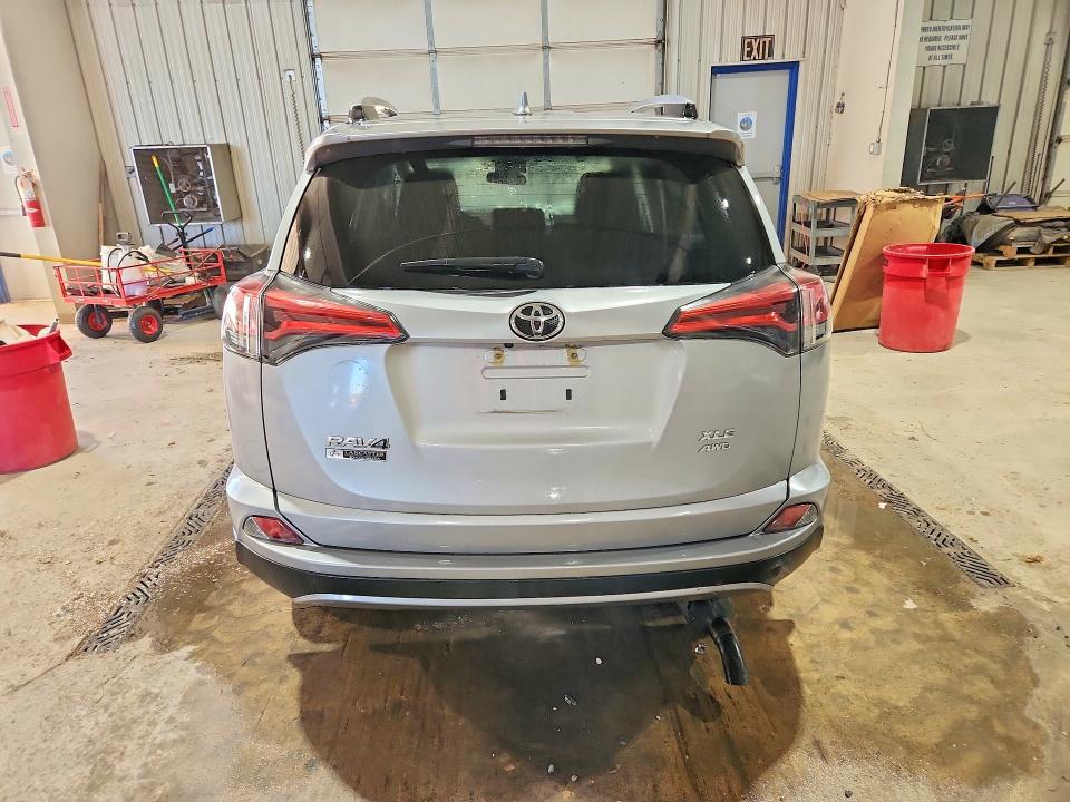 Photo 6 from auction – 2018 TOYOTA RAV4 with VIN 2T3RFREV2JW839806
