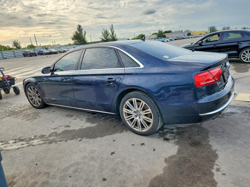 Фото 2 с аукциона – 2011 AUDI A8 с VIN WAURVAFD2BN018155