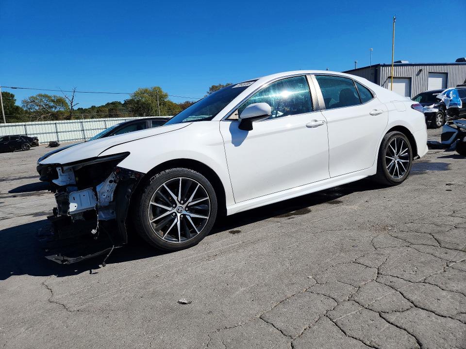 Снимка 1 от търг – 2021 TOYOTA CAMRY с VIN 4T1G11AK6MU466219