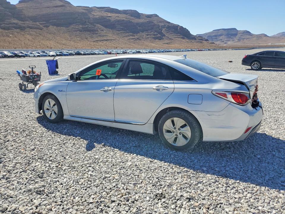Снимка 2 от търг – 2015 HYUNDAI SONATA HYBRID с VIN KMHEC4A41FA133385