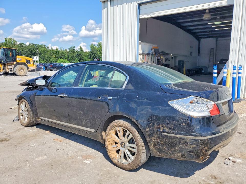Photo 2 from auction – 2010 HYUNDAI GENESIS with VIN KMHGC4DF8AU094081