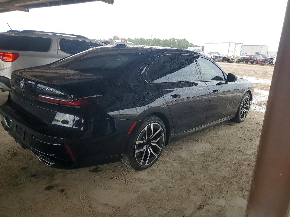 Photo 3 from auction – 2023 BMW 760 with VIN WBA33EJ0XPCM28471