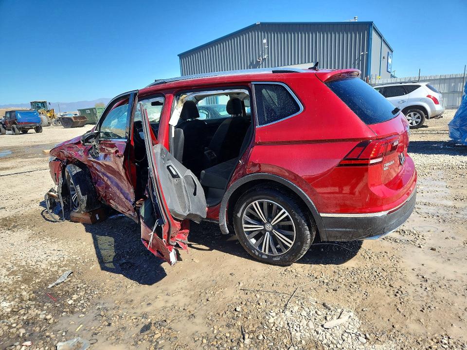 Снимка 2 от търг – 2018 VOLKSWAGEN TIGUAN с VIN 3VV3B7AX9JM066378