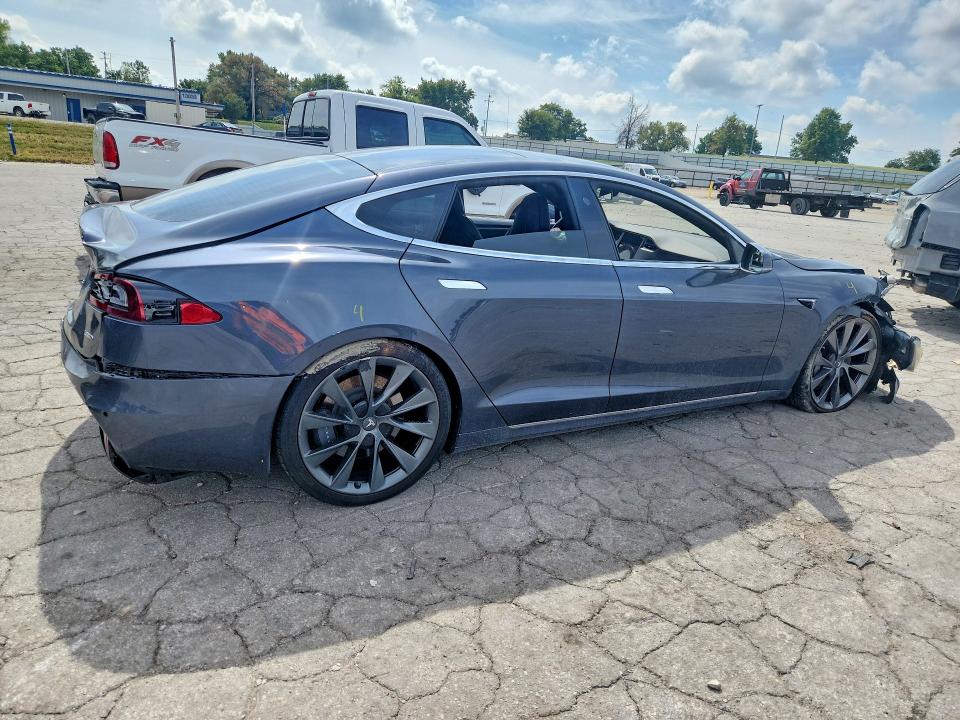 Снимка 3 от търг – 2018 TESLA MODEL S с VIN 5YJSA1E28JF258145