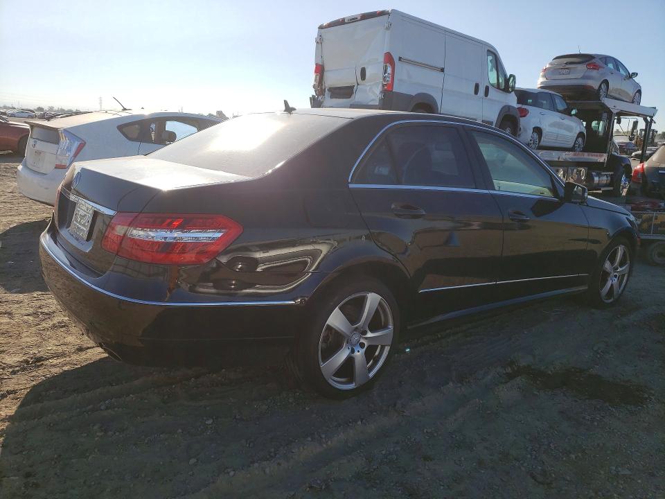 Photo 3 from auction – 2010 MERCEDES-BENZ E with VIN WDDHF5GB4AA173379