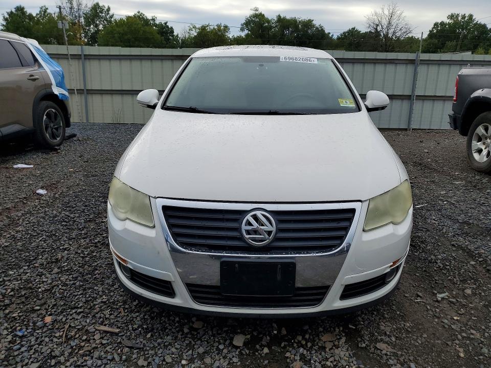 Photo 5 from auction – 2010 VOLKSWAGEN PASSAT with VIN WVWJM7AN7AE154530