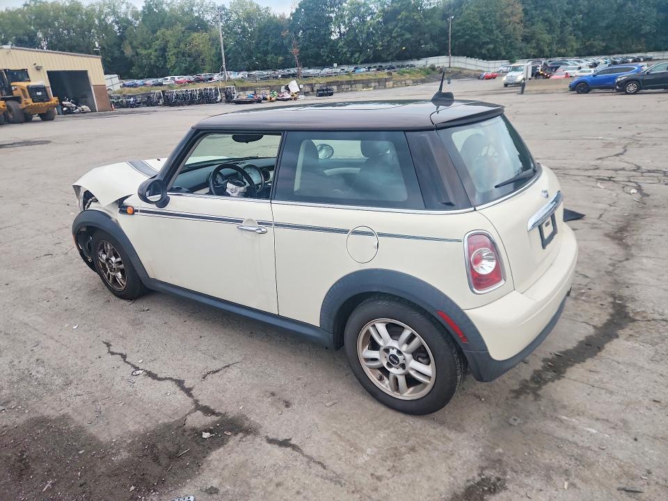 Zdjęcie 2 z aukcji – 2013 MINI COOPER z VIN WMWSU3C51DT545924