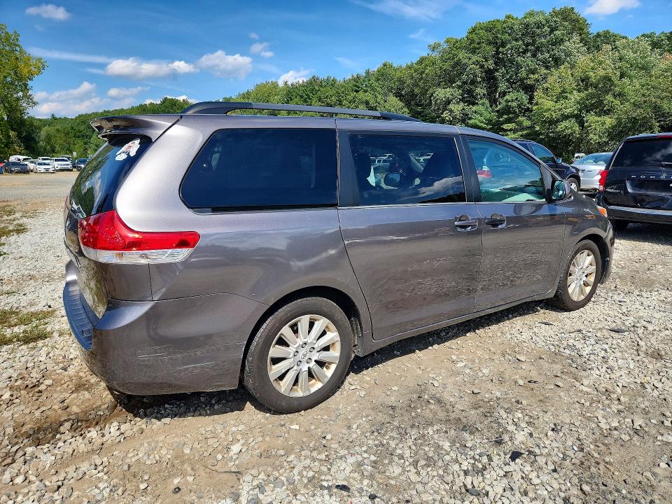 Foto 3 de la subasta – 2012 TOYOTA SIENNA con VIN 5TDJK3DC4CS039986