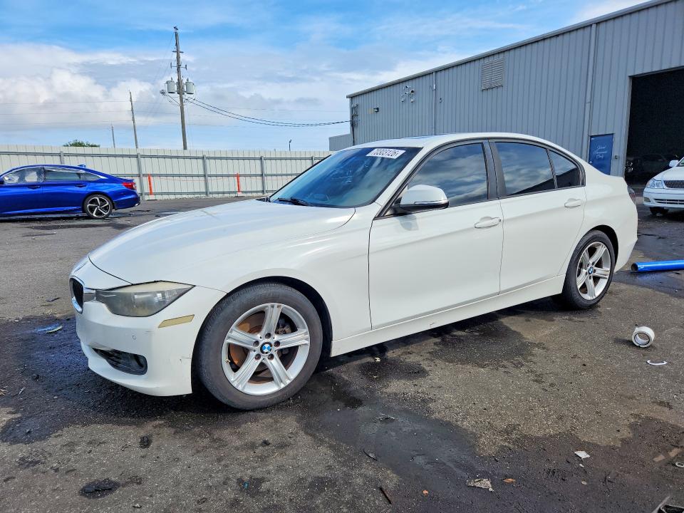 BMW 328 2013 z numerem VIN WBA3A5C51DF359811 - Zdjęcie z aukcji