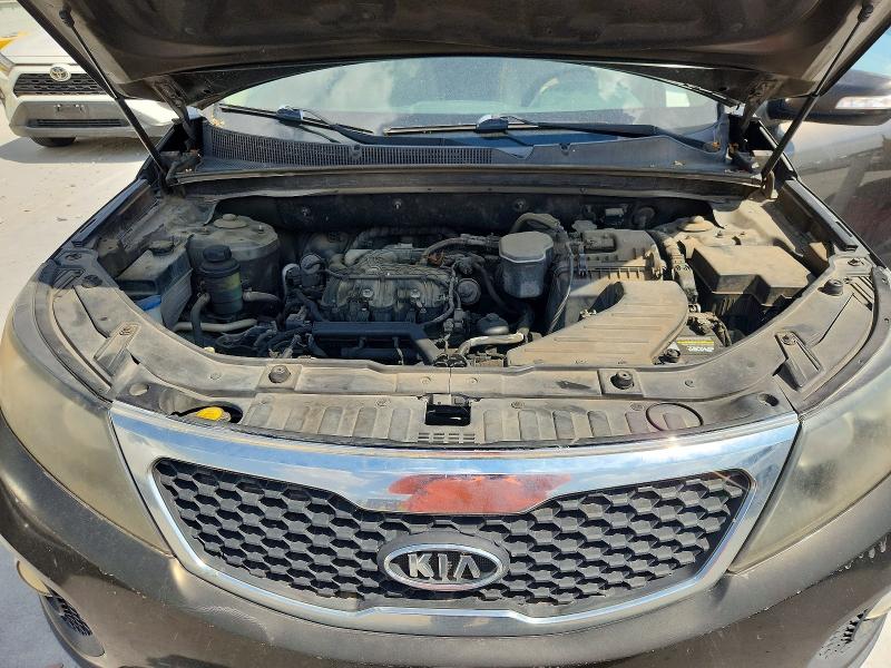 Photo 12 from auction – 2011 KIA SORENTO with VIN 5XYKU4A23BG114060