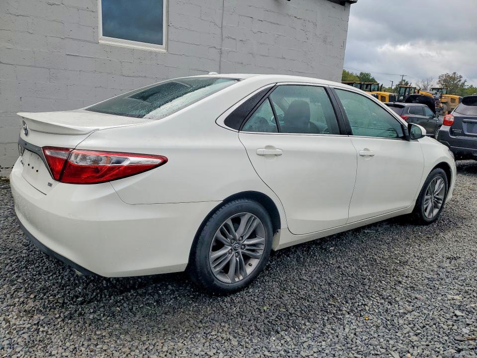 Снимка 3 от търг – 2017 TOYOTA CAMRY с VIN 4T1BF1FK2HU430540