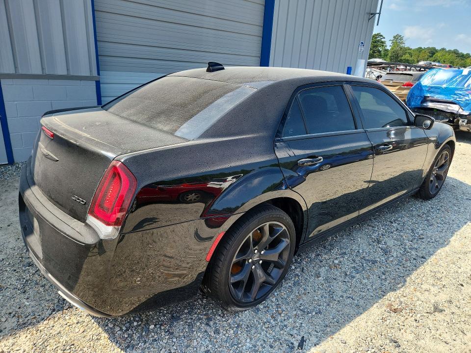 Photo 3 from auction – 2021 CHRYSLER 300 with VIN 2C3CCAAGXMH595967