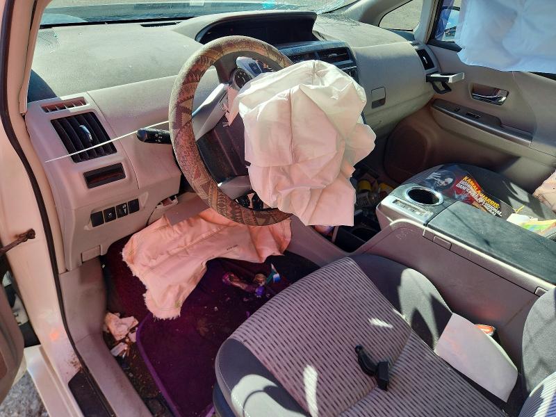 Photo 8 from auction – 2015 TOYOTA PRIUS V with VIN JTDZN3EU1FJ031038