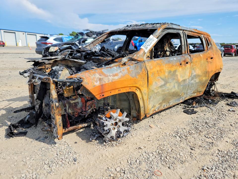 JEEP COMPASS 2022 with VIN 3C4NJCBB2NT198299 - Photo from auction