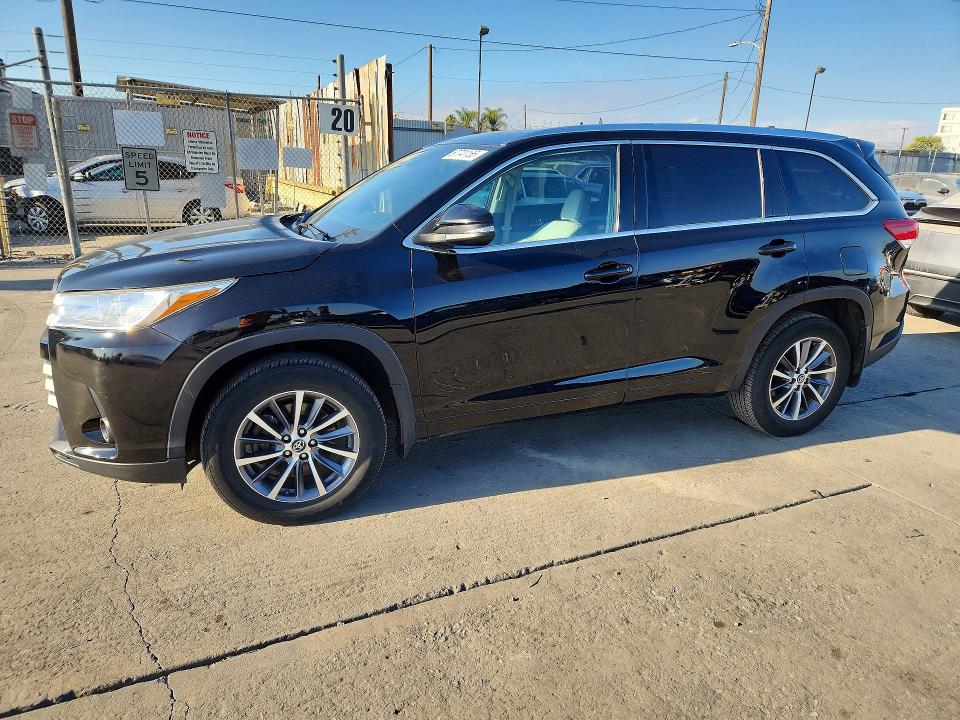 TOYOTA HIGHLANDER 2018 with VIN 5TDJZRFH4JS843967 - Photo from auction