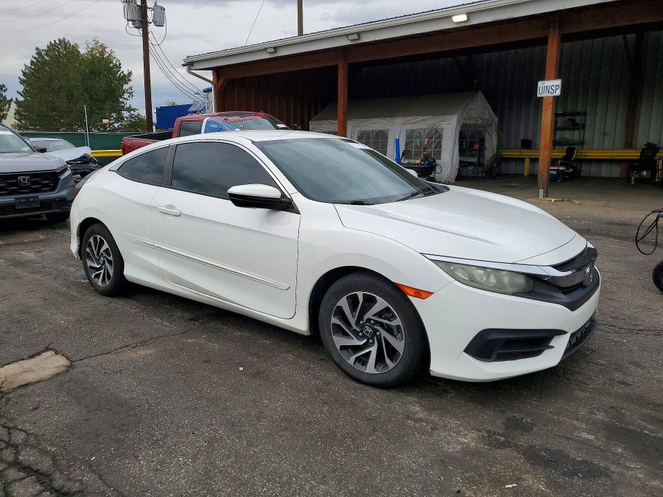Снимка 4 от търг – 2016 HONDA CIVIC с VIN 2HGFC4B56GH305107