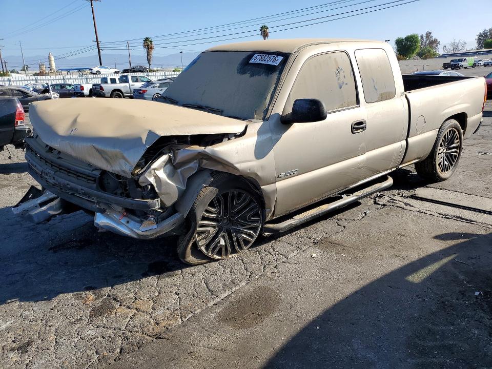 CHEVROLET SILVERADO 2001 with VIN 2GCEC19V611387421 - Photo from auction