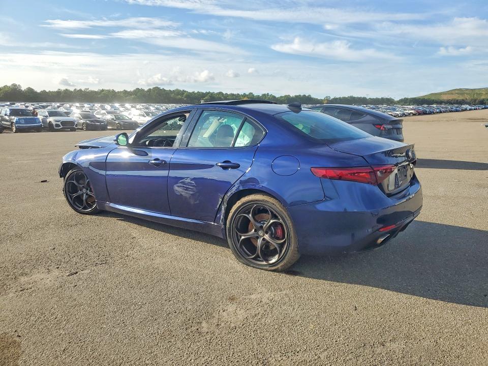 Photo 2 from auction – 2017 ALFA ROMEO GIULIA with VIN ZARFAEEN5H7548156