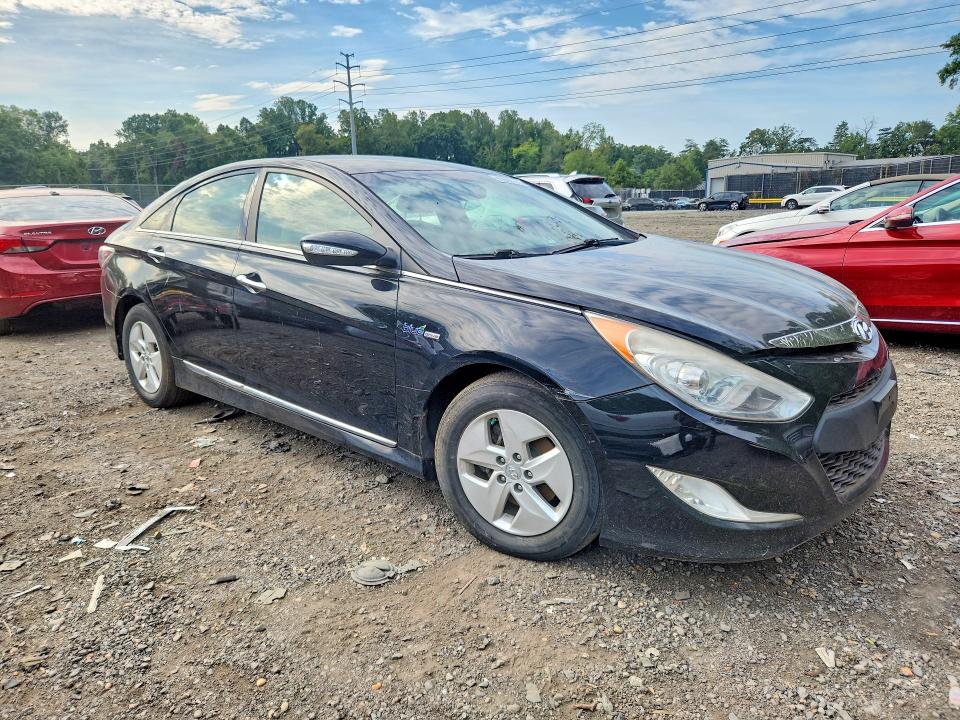 Photo 4 from auction – 2012 HYUNDAI SONATA with VIN KMHEC4A47CA059627