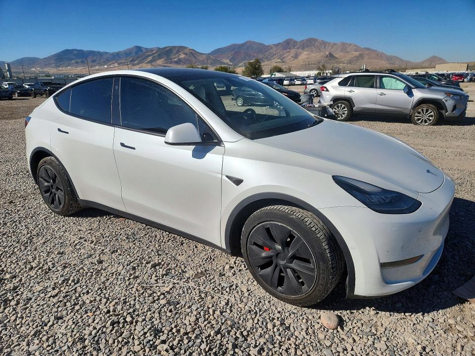 Photo 4 from auction – 2021 TESLA MODEL Y with VIN 5YJYGDEE9MF076057