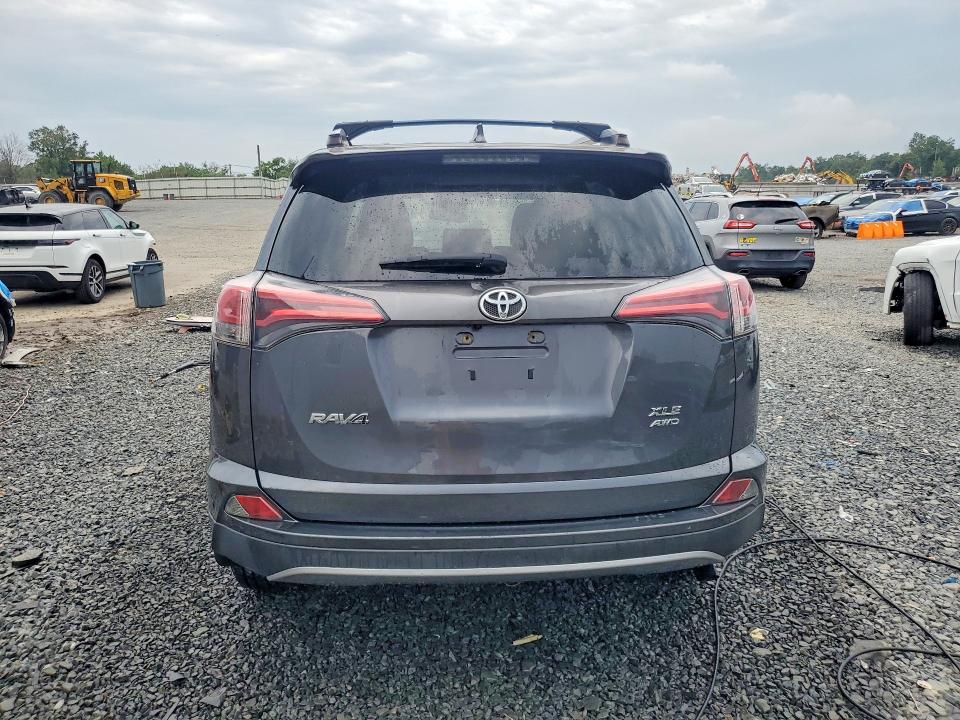 Photo 6 from auction – 2018 TOYOTA RAV4 with VIN JTMRFREV1JD245740
