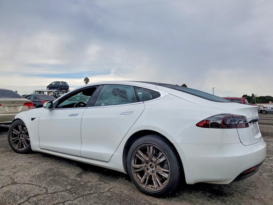 Photo 2 from auction – 2021 TESLA MODEL S with VIN 5YJSA1E2XMF423715