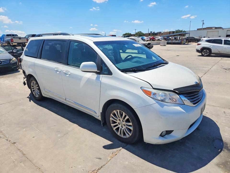 Photo 4 from auction – 2017 TOYOTA SIENNA with VIN 5TDYZ3DC0HS882021