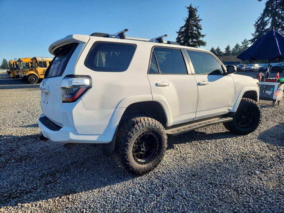 Photo 3 from auction – 2020 TOYOTA 4RUNNER with VIN JTEBU5JR4L5774410