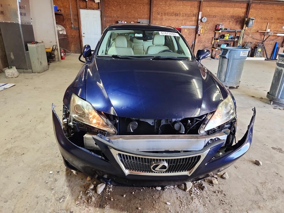 Photo 5 from auction – 2011 LEXUS IS with VIN JTHCF5C26B5052694