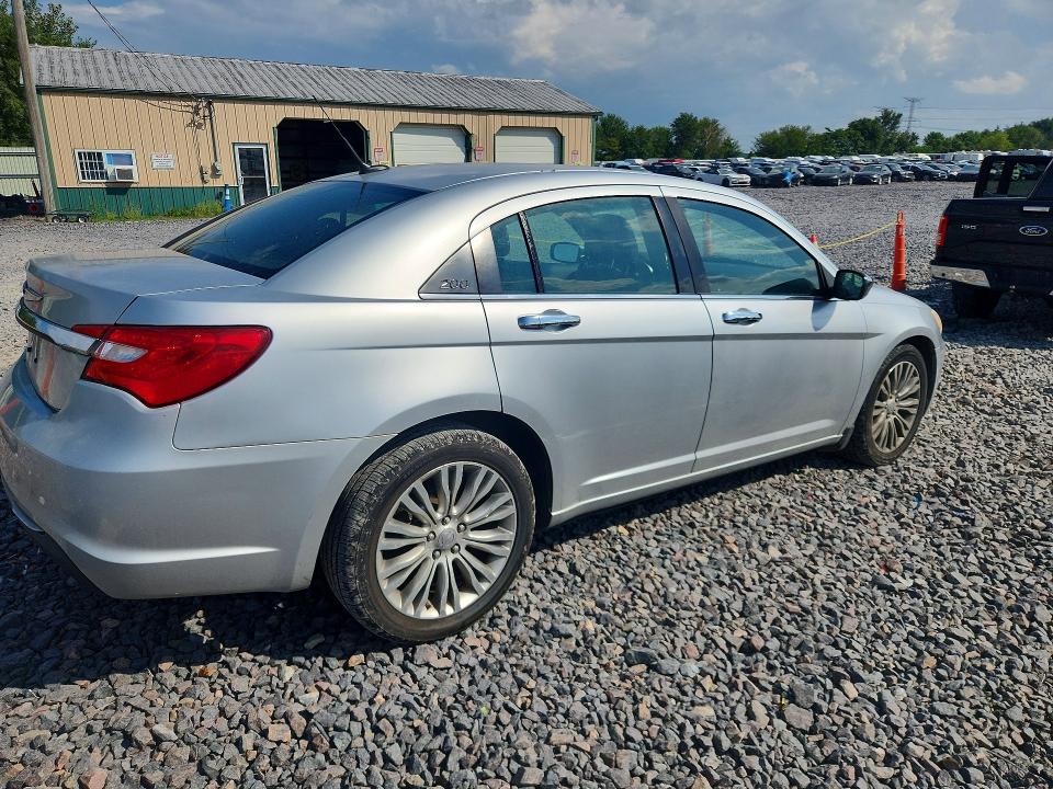 Photo 3 from auction – 2011 CHRYSLER 200 with VIN 1C3BC2FG9BN527531