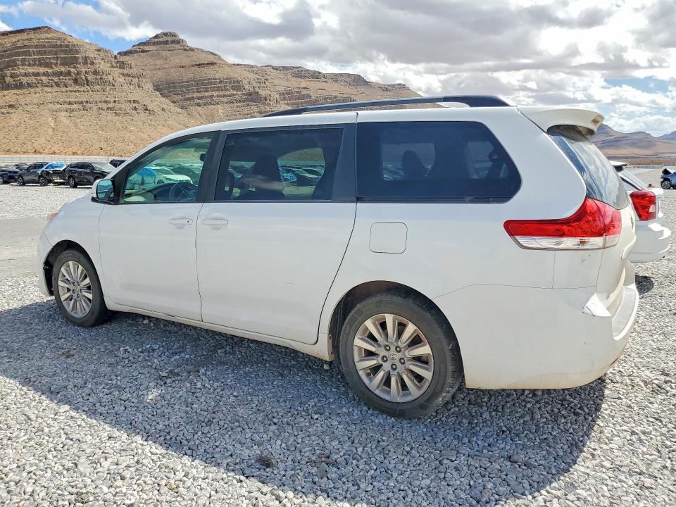 Photo 2 from auction – 2013 TOYOTA SIENNA with VIN 5TDJK3DC7DS069792
