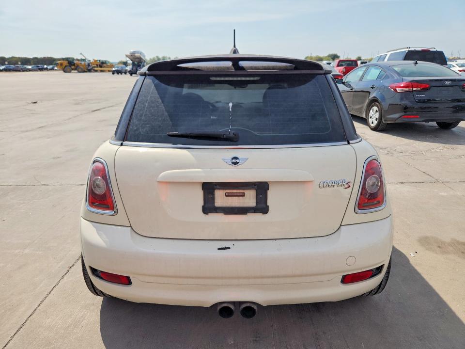Photo 6 from auction – 2010 MINI COOPER with VIN WMWMF7C53ATX43667