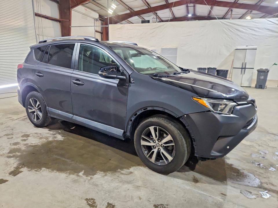 Снимка 4 от търг – 2018 TOYOTA RAV4 с VIN 2T3WFREV7JW424452