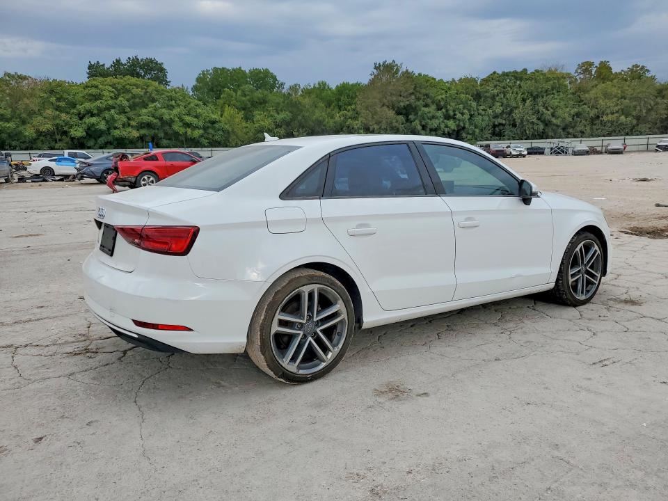 Снимка 3 от търг – 2018 AUDI A3 с VIN WAUAUGFF1J1010977