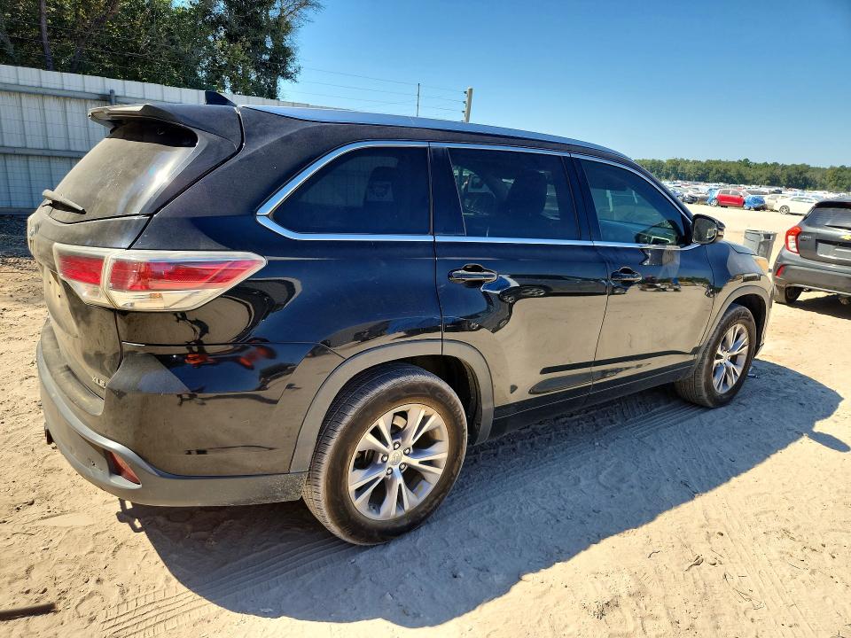 Photo 3 from auction – 2015 TOYOTA HIGHLANDER with VIN 5TDKKRFH8FS112796