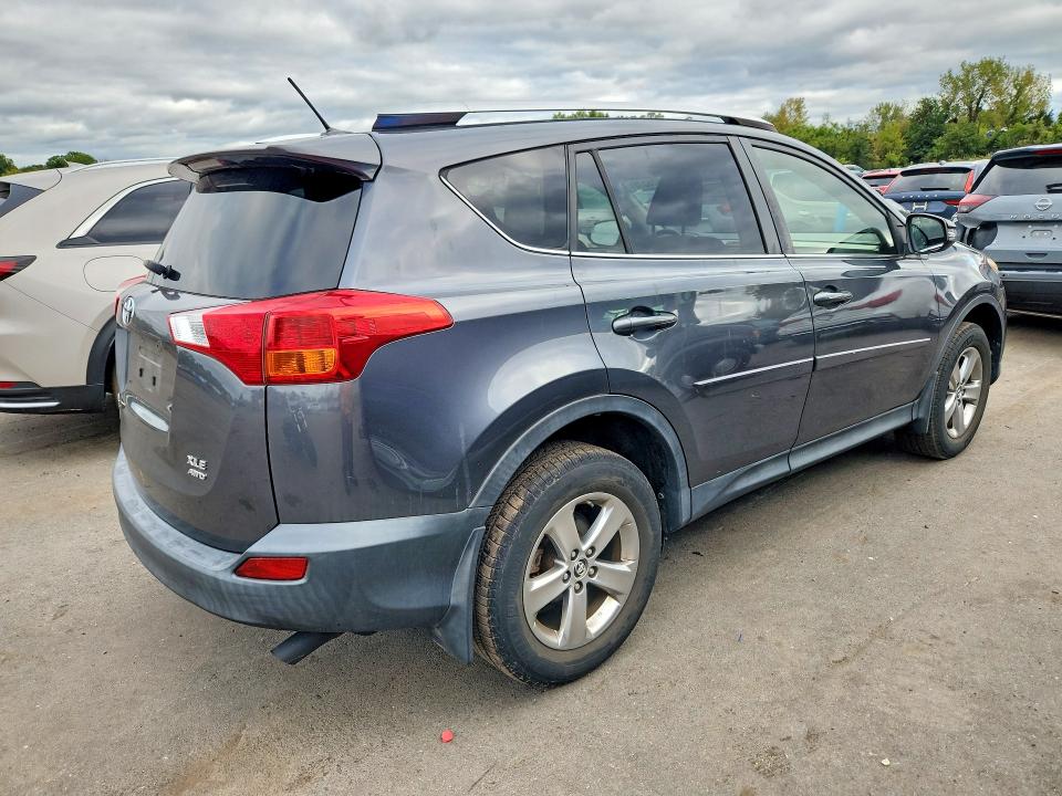 Снимка 3 от търг – 2015 TOYOTA RAV4 с VIN JTMRFREV5FD102099