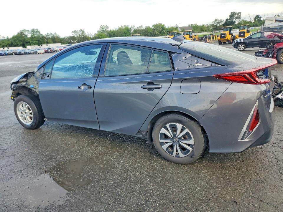 Photo 2 from auction – 2017 TOYOTA PRIUS PRIME with VIN JTDKARFP2H3043067