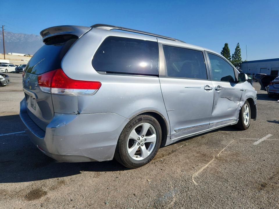 Photo 3 from auction – 2012 TOYOTA SIENNA with VIN 5TDKK3DC4CS237231