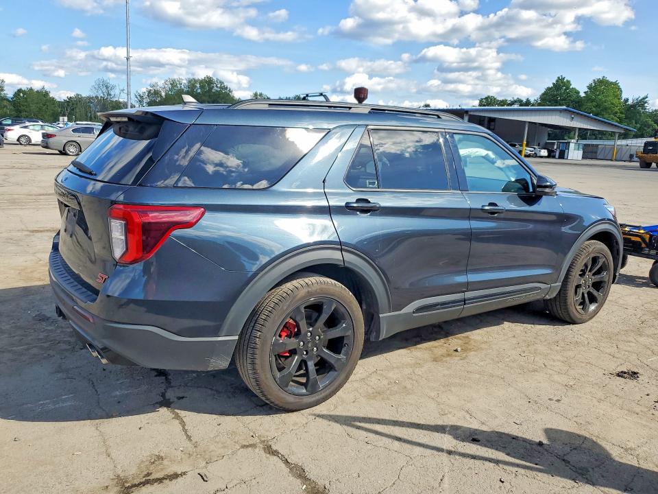Photo 3 from auction – 2023 FORD EXPLORER with VIN 1FM5K8GC8PGA63956