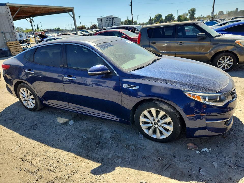 Photo 4 from auction – 2016 KIA OPTIMA with VIN 5XXGU4L38GG013975