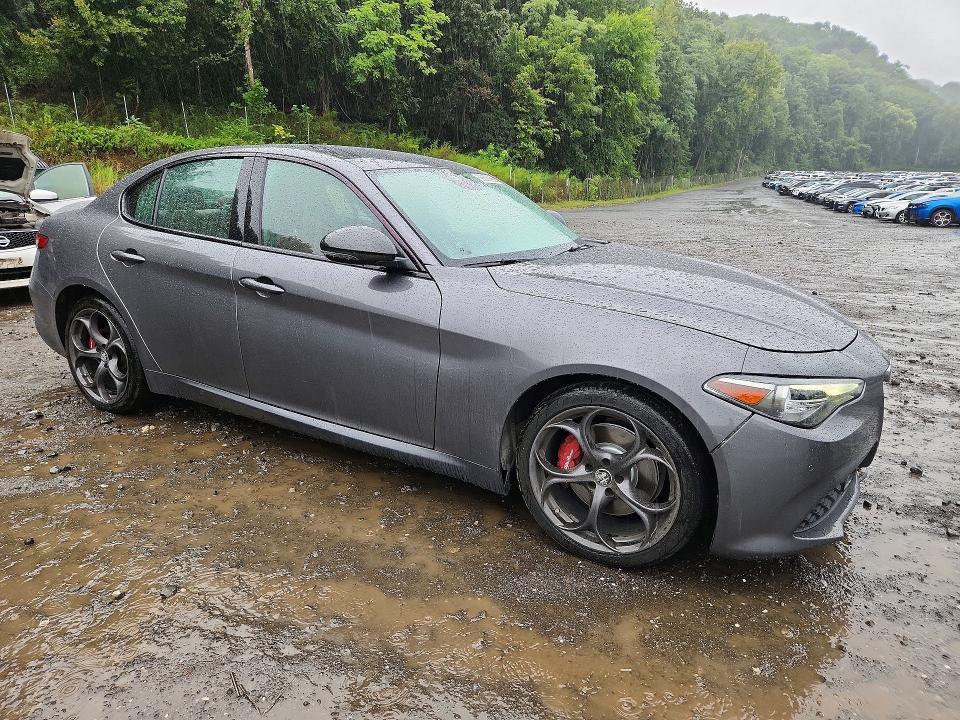 Снимка 4 от търг – 2020 ALFA ROMEO GIULIA с VIN ZARFANBN9L7629576