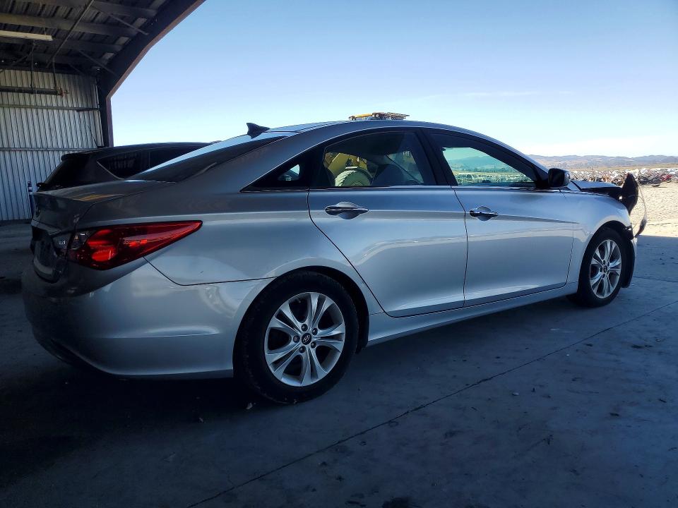 Photo 3 from auction – 2012 HYUNDAI SONATA with VIN 5NPEC4AC5CH425587