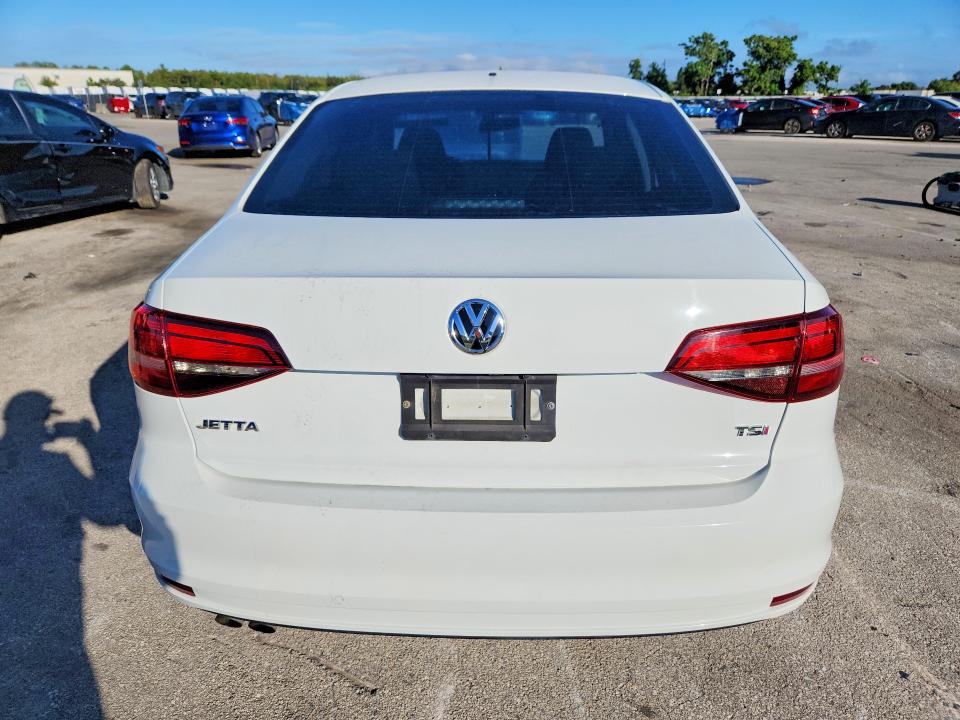 Photo 6 from auction – 2018 VOLKSWAGEN JETTA with VIN 3VW2B7AJ2JM261242