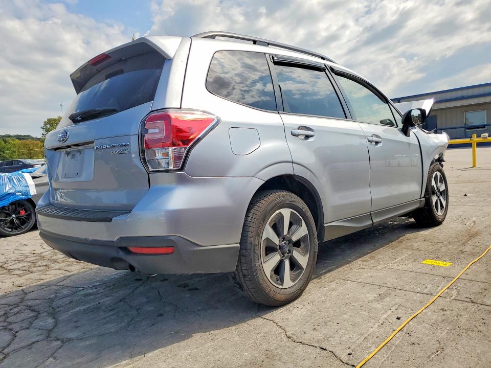 Photo 3 from auction – 2017 SUBARU FORESTER with VIN JF2SJAEC0HH808524