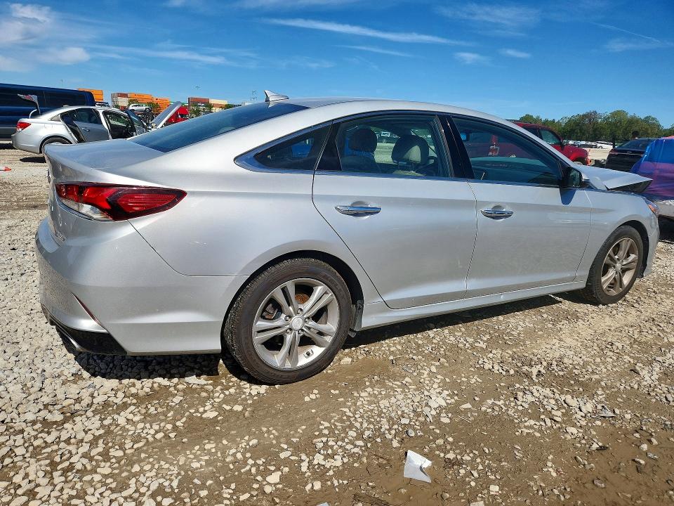 Снимка 3 от търг – 2018 HYUNDAI SONATA с VIN 5NPE34AF6JH647837