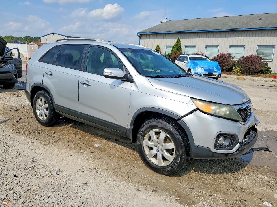 Photo 4 from auction – 2011 KIA SORENTO with VIN 5XYKT3A16BG173950